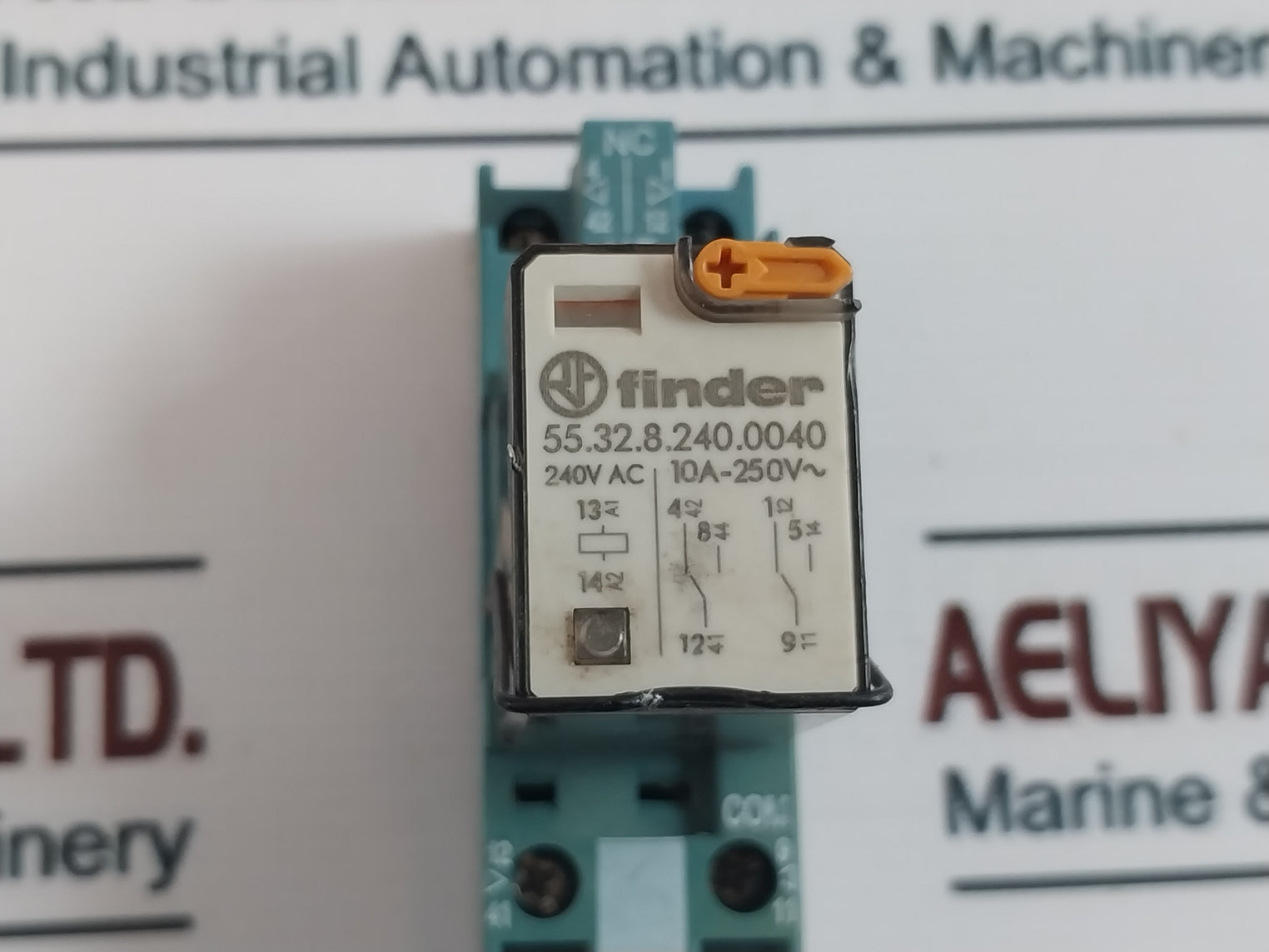 Finder 55.32.8.240.0040 Relay With Socket 94.82 240Vac 10A-250V