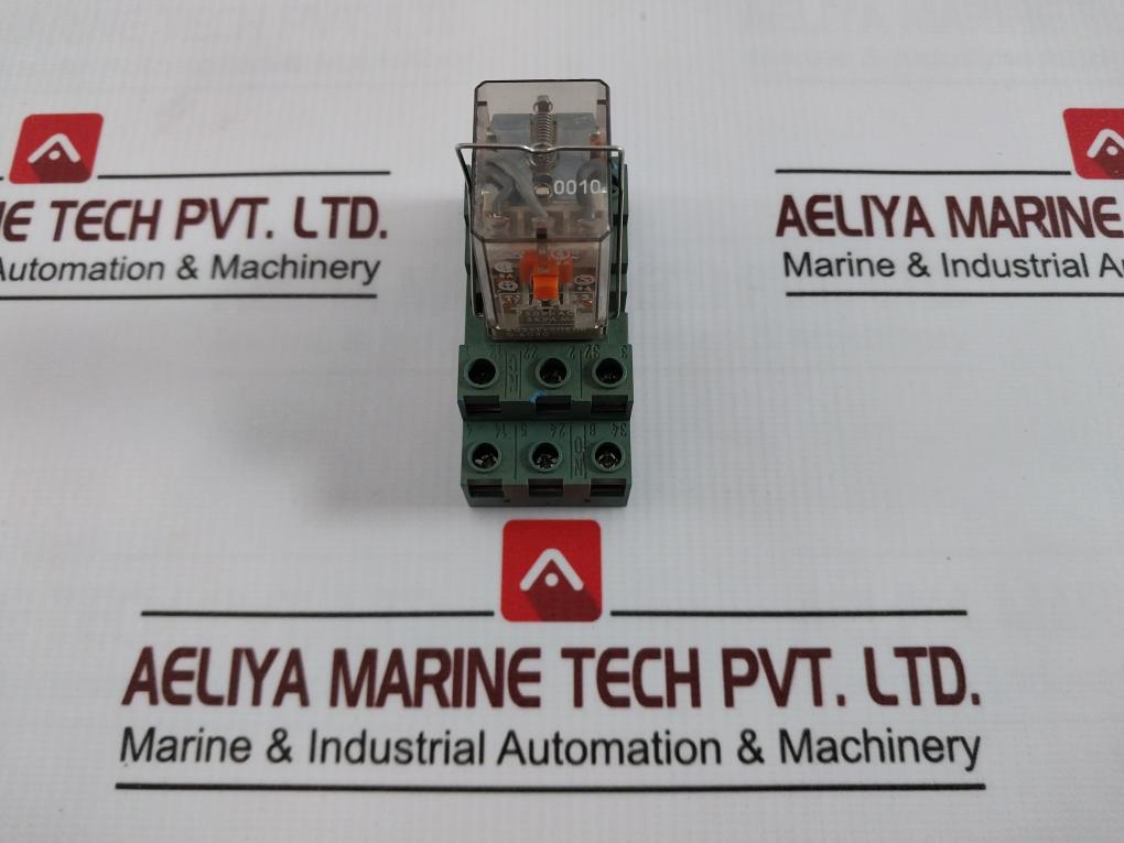 Finder 55.33 Control Relay With Base 94.73 10A-250V 2.5Kva 8A