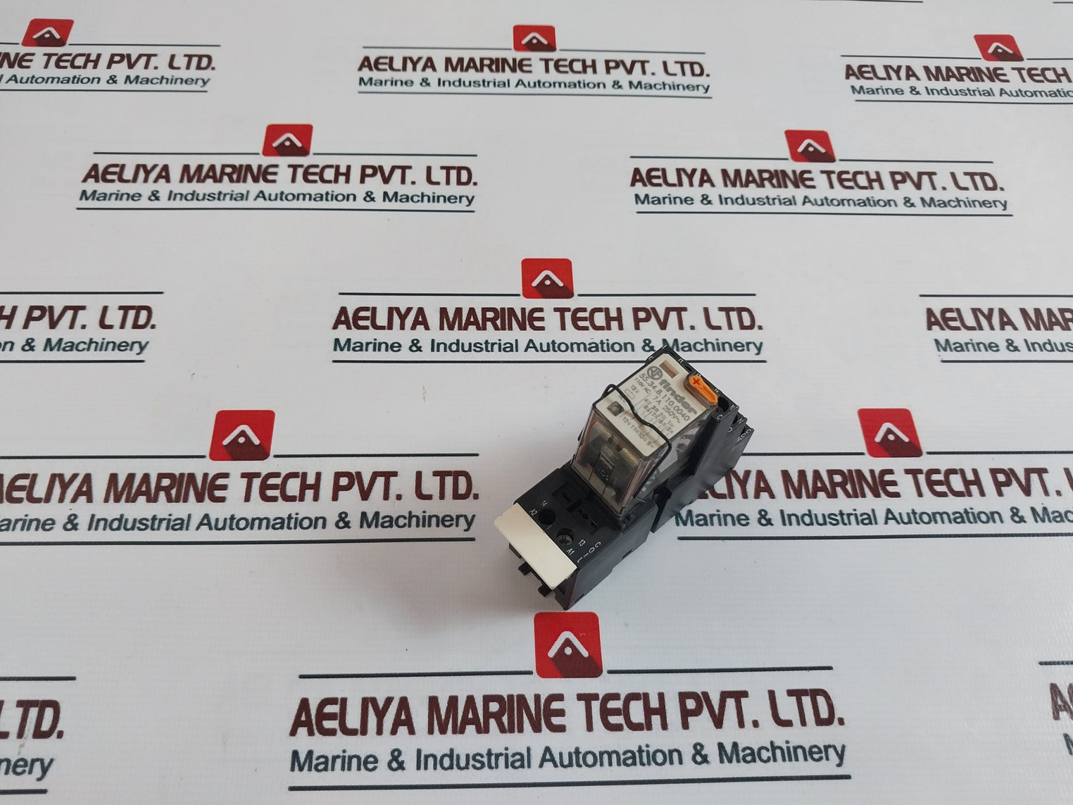 Finder 55.34.8.110.0040 Power Relay With Socket 94.04.0 1000Vac 7A