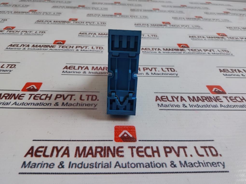 Finder 85.34.8.230 Multifunction Timer 5a 250v~