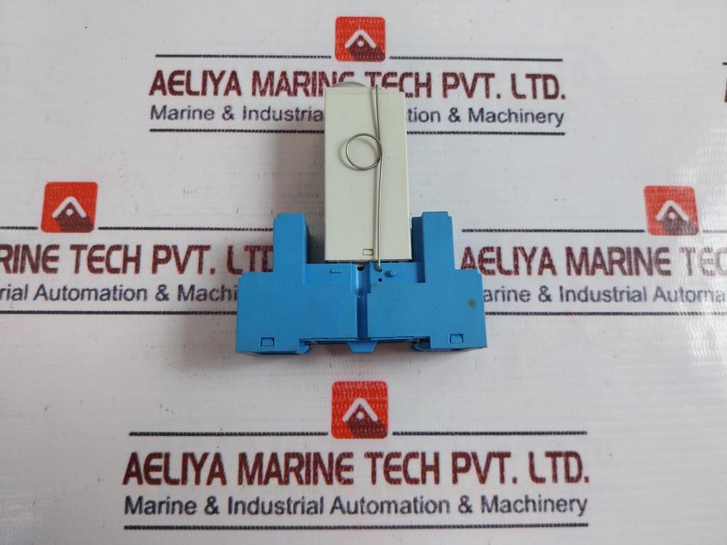 Finder 85.34.8.230 Multifunction Timer 5a 250v~