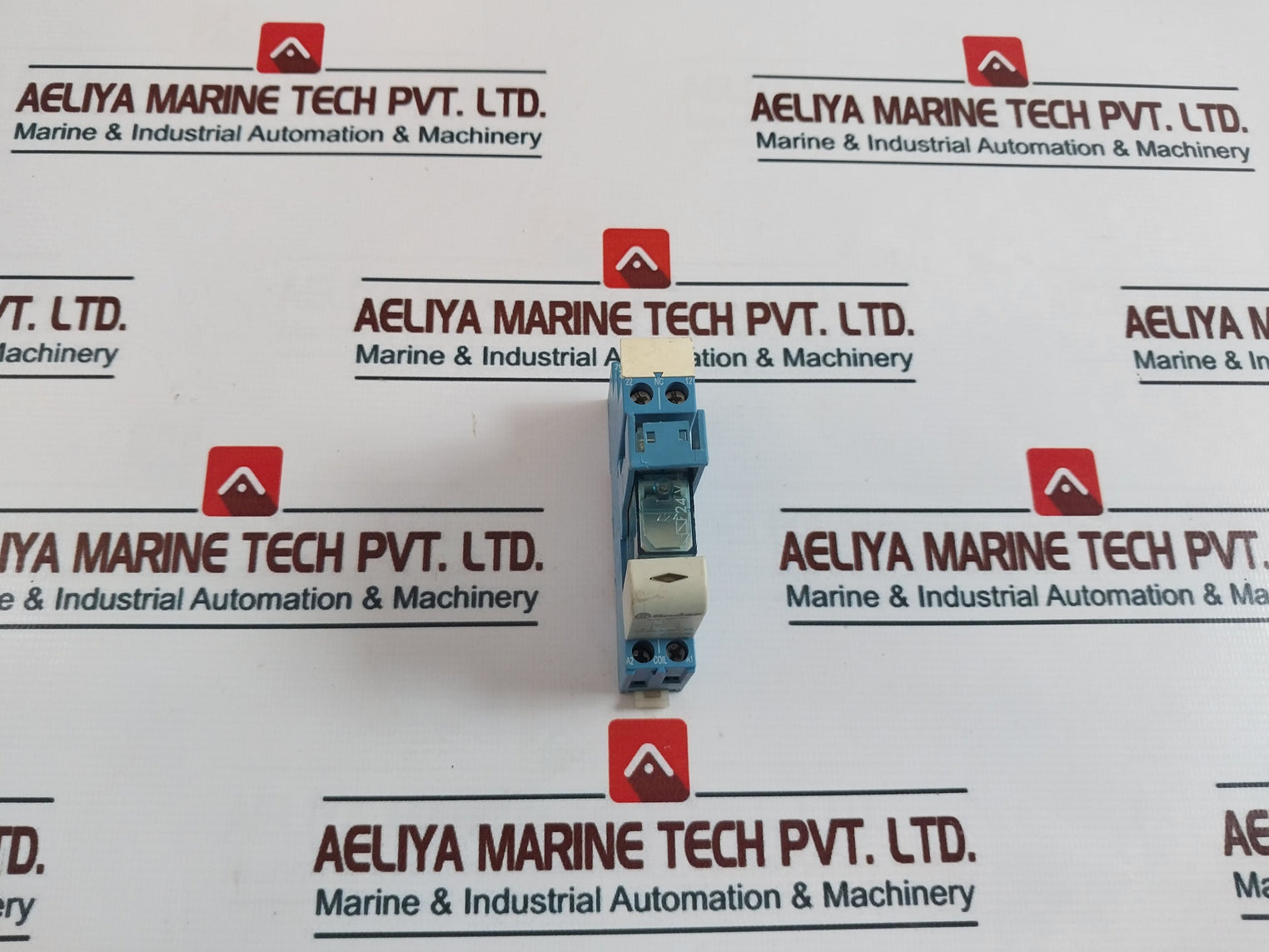 Finder 95.05 Plug In Relay With Socket Coil 10A 250-300V 99.02.9.024.99