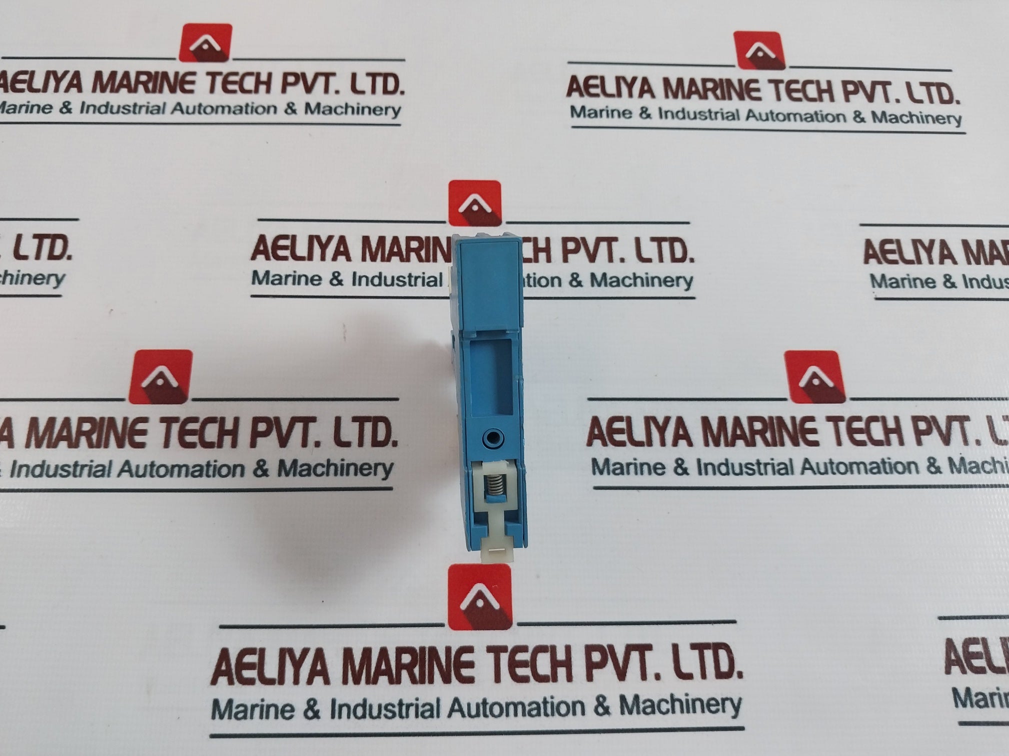 Finder 40.52S Plug In Relay With Socket Coil 95.05 10A 250-300V 99.02.9.024.99