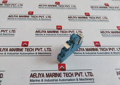 Finder 40.52S Plug In Relay With Socket Coil 95.05 10A 250-300V 99.02.9.024.99
