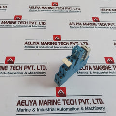 Finder 40.52S Plug In Relay With Socket Coil 95.05 10A 250-300V 99.02.9.024.99