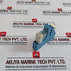 Finder 40.52S Plug In Relay With Socket Coil 95.05 10A 250-300V 99.02.9.024.99