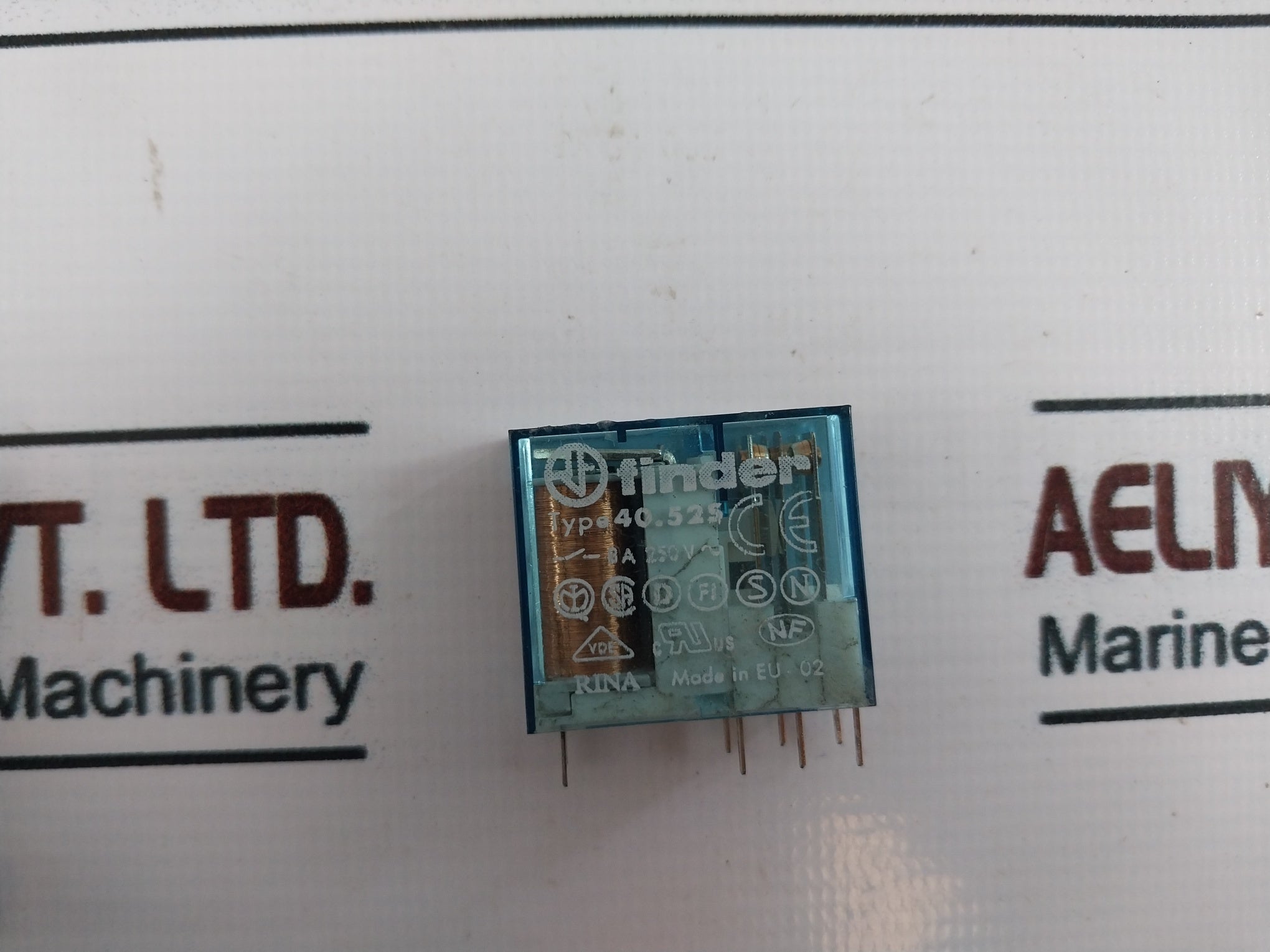 Finder 40.52S Plug In Relay With Socket Coil 95.05 10A 250-300V 99.02.9.024.99
