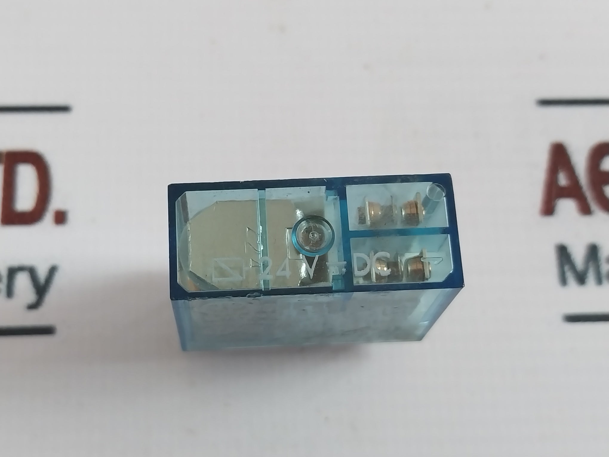 Finder 40.52S Plug In Relay With Socket Coil 95.05 10A 250-300V 99.02.9.024.99