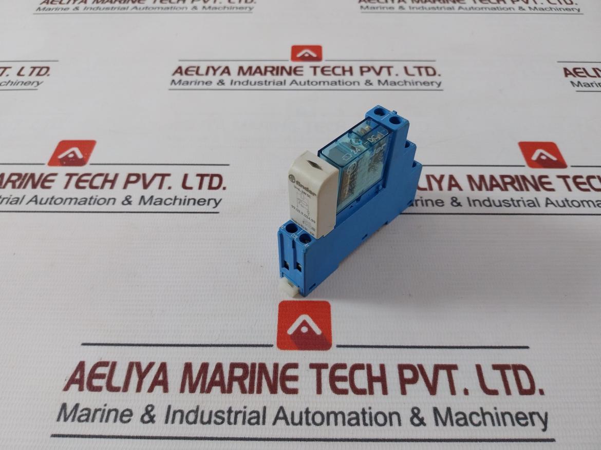 Finder 95.05 Relay With Socket Base 40.52 10A 250V 300V, 6-24V Dc 8A