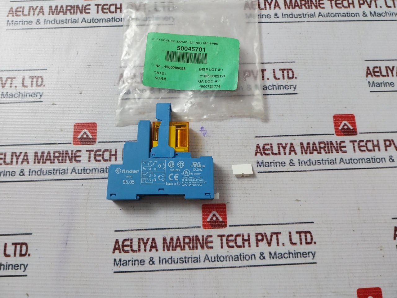 Finder Type 95.05 Relay With Socket 16A 250V