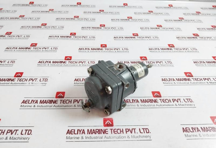 Fisher Controls 67af Air Pressure Regulator 250 Psi Max 0-35 Psi