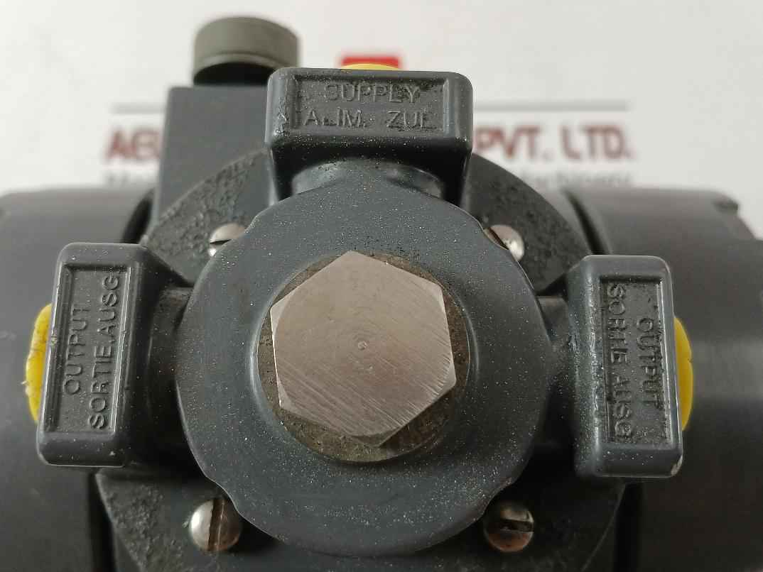 Fisher I2P-100 Electro-pneumatic Transducer 4-20 Madc 3-15 Psi