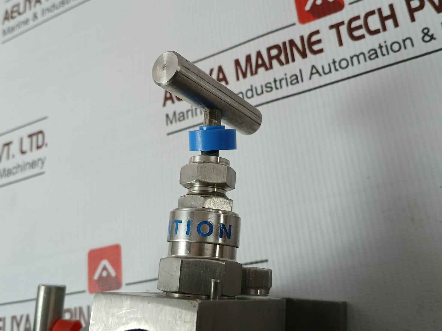 Fluid Controls 5 Valve "T" Type M/f Ss 316 Nace Pn 400 1709614