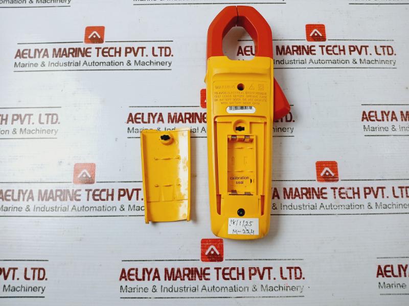 Fluke 302+ Digital Clamp Meter 400A Cat Iii 600V