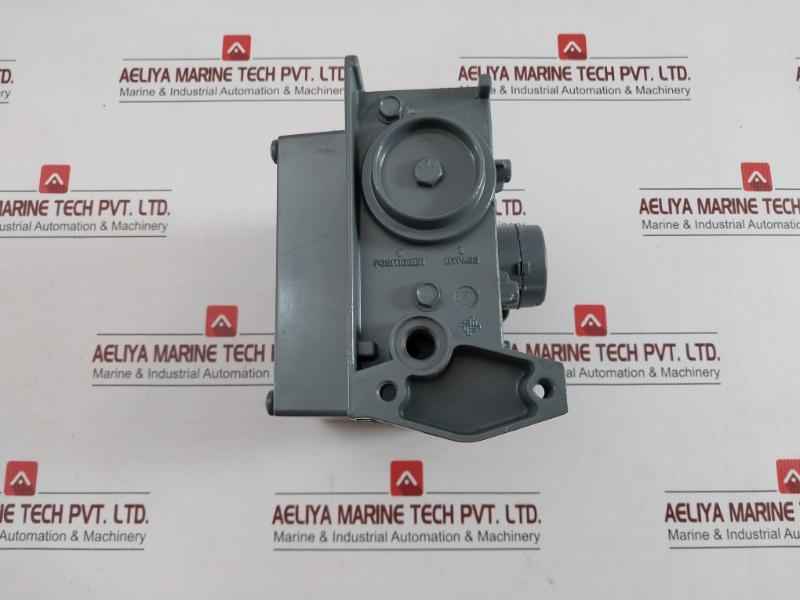 Fs3582-1-a Pneumatic Single-acting Positioner 3 To 15 Psi Fisher