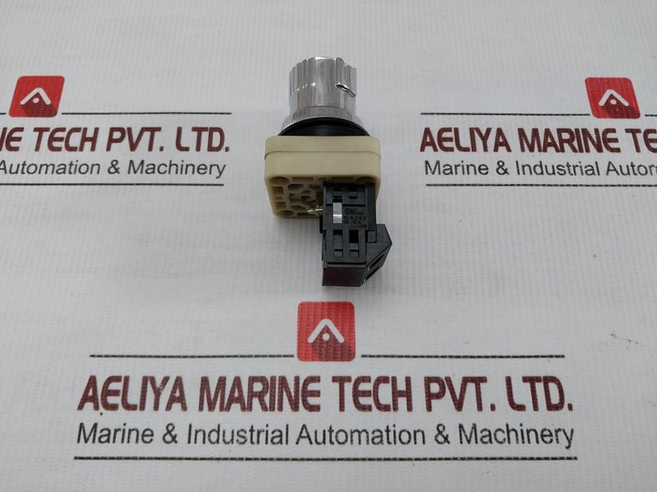 Fuji-Electric-Command-Switch-600V-10A-Ah30-s6R10-209819-3