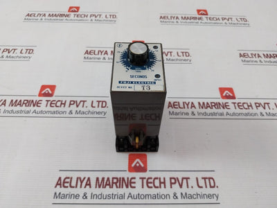 Fuji Electric Atm2Pad Motor Timer With Base 0-60Sec 110V 50/60Hz