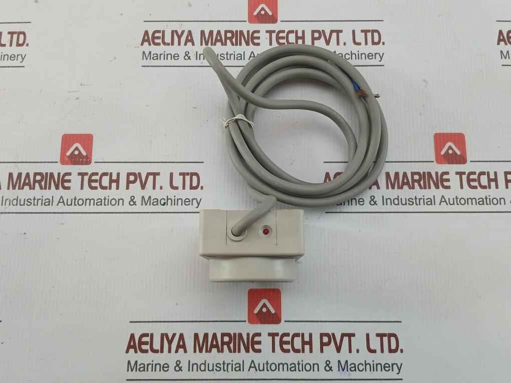 Fuji Electric Proximity Switch 10-30Vdc Pe-b30Db/147
