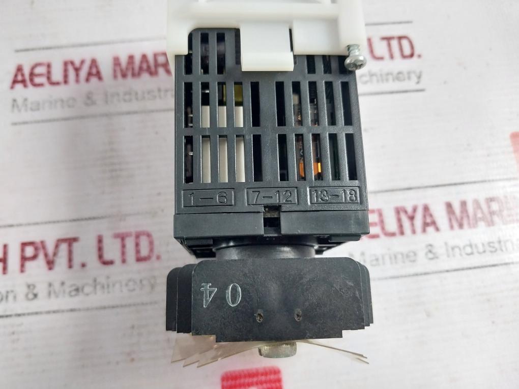 Fuji Electric Pxr-4 Digital Temperature Controller 100-240Vac 50/60Hz 12Va