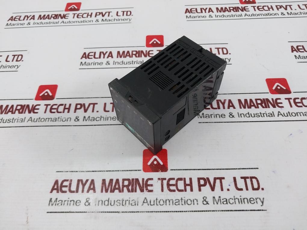 Fuji Electric Pxr4Tas1-0V200 Temperature Controller 4Y01204T 100-240Vac