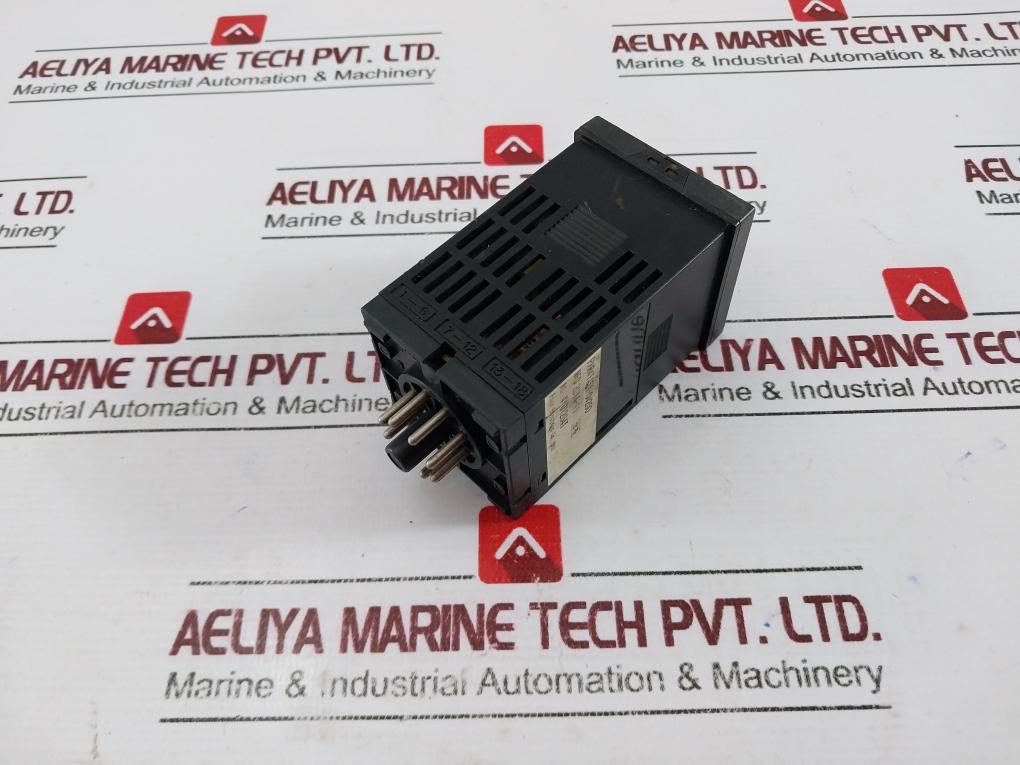 Fuji Electric Pxr4Tas1-0V200 Temperature Controller 4Y01204T 100-240Vac