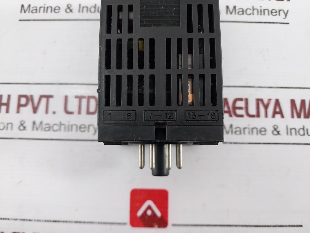 Fuji Electric Pxr4Tas1-0V200 Temperature Controller 4Y01204T 100-240Vac