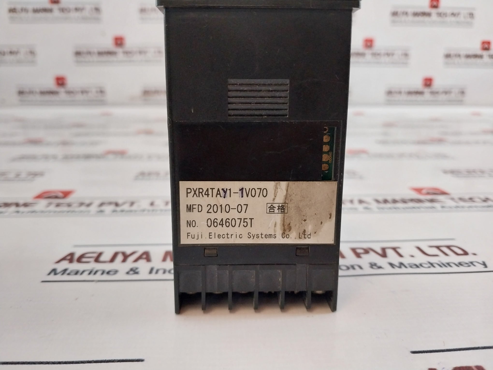 Fuji Electric Pxr4Tay1-1V070 Temperature Controller 100-240Vac 50/60Hz