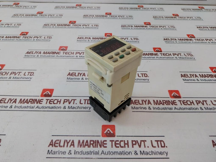 Fuji Electric PXZ4TAY2-1VC75 Temperature Controller with Base