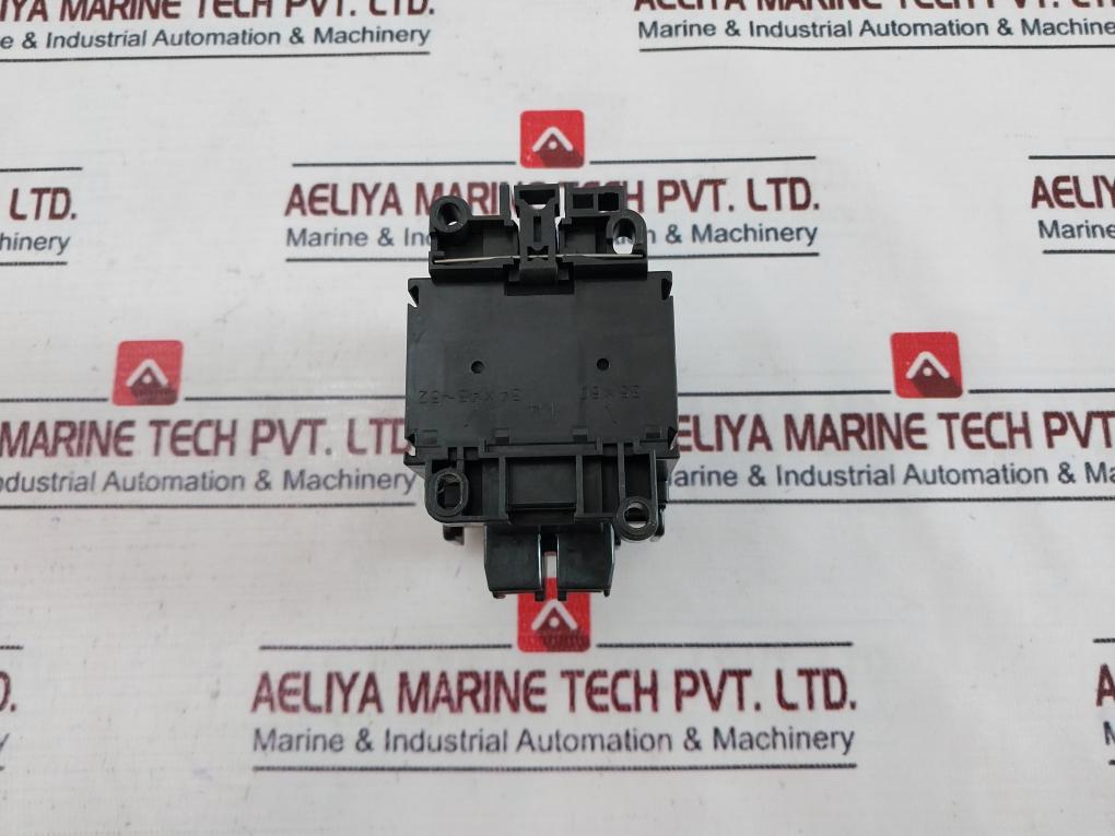 Fuji Electric Sc-05 [13] Operated Magnetic Contactor 20A 380-400V 50Hz