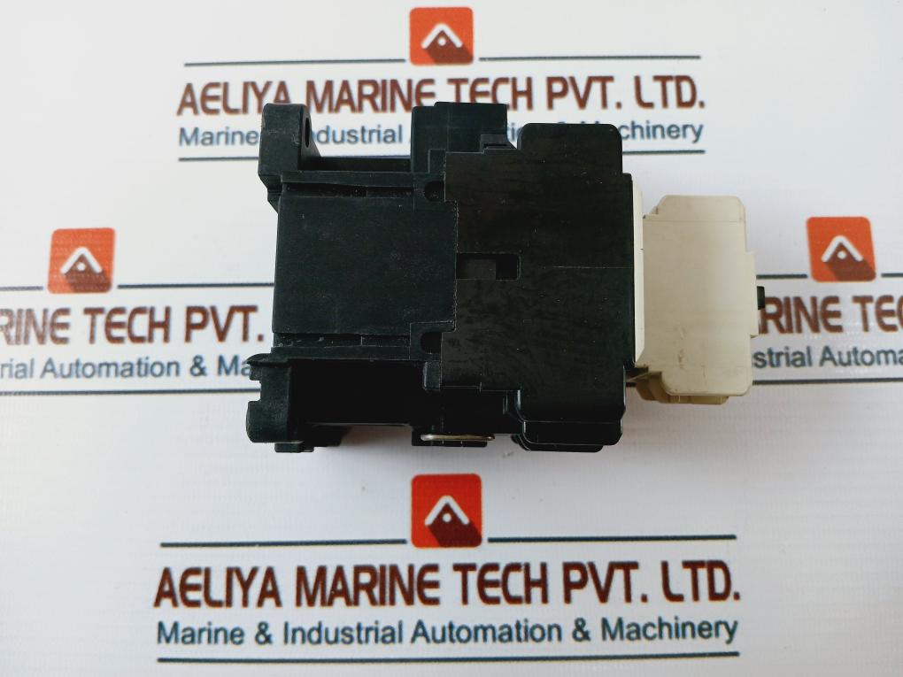 Fuji Electric Sc-5-1 [19] Contactor With Sz-a11 Auxiliary Contact Block