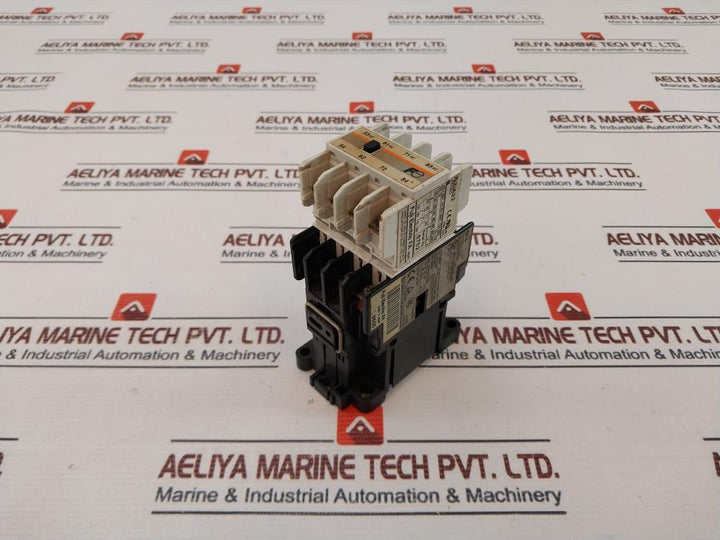 Fuji Electric SH04AA Contactor With SZ-A22 Auxiliary Contact Block 10A
