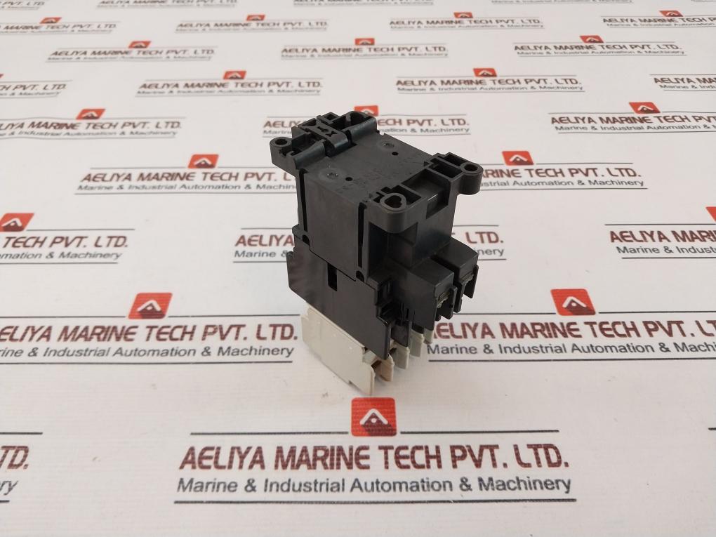 Fuji Electric SH04AA Contactor With SZ-A22 Auxiliary Contact Block 10A