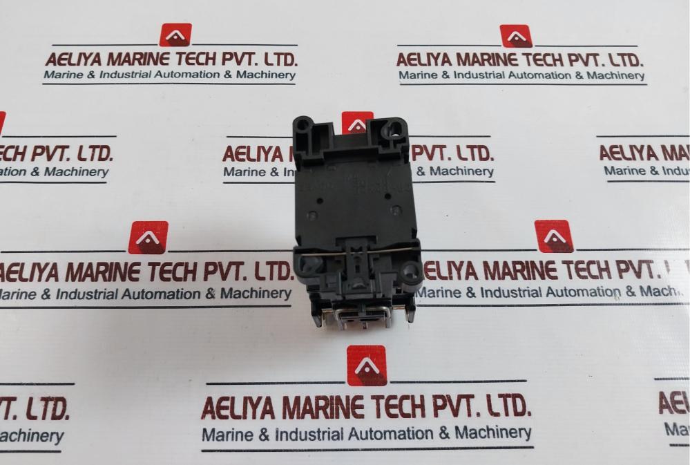 Fuji Electric SH04AA Relay With F07666034G Auxiliary Contact Block 200-220v 60hz