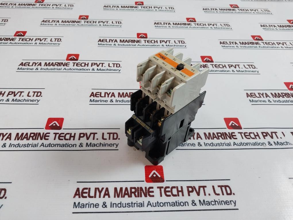 Fuji Electric SH04AA Relay With F07666034G Auxiliary Contact Block 200-220v 60hz