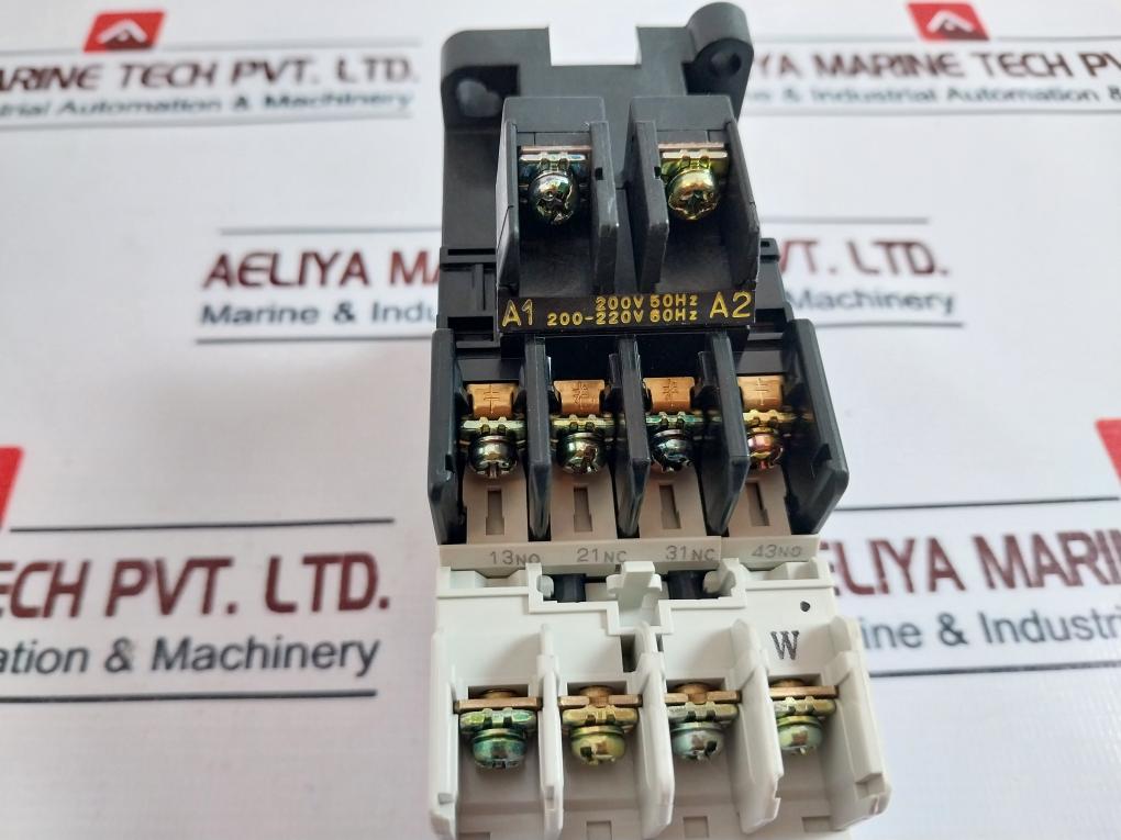 Fuji Electric SH04AA Relay With F07666034G Auxiliary Contact Block 200-220v 60hz
