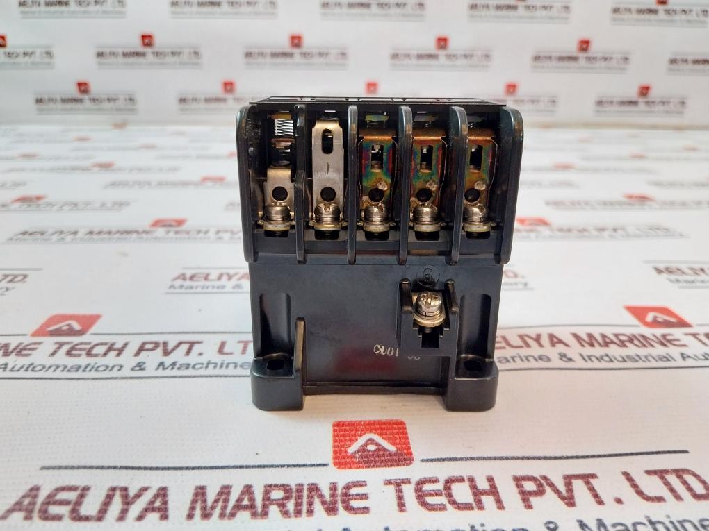 Fuji Electric Src3631-5-1b/2811 Magnetic Contactor 550v 22a