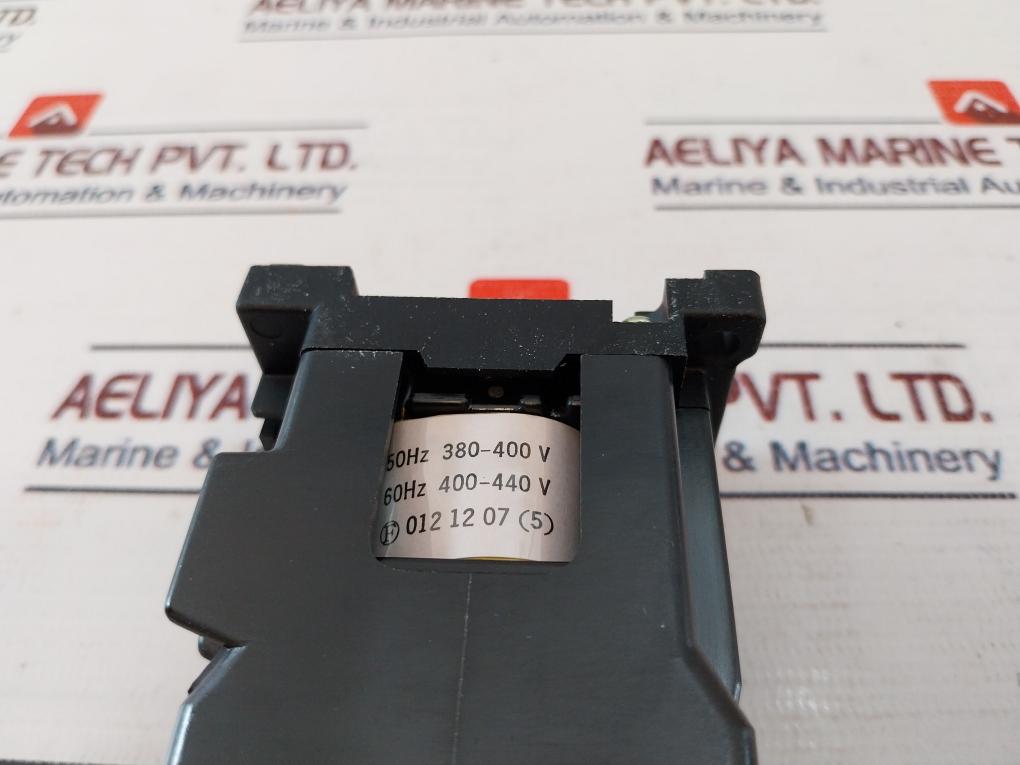 Fuji Electric Src50-2U/X (4A2B) Auxiliary Relay 380-440V 50/60Hz