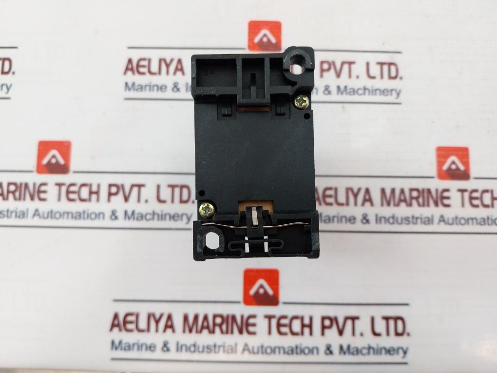 Fuji Electric Src50-2U/X (4A2B) Auxiliary Relay 380-440V 50/60Hz