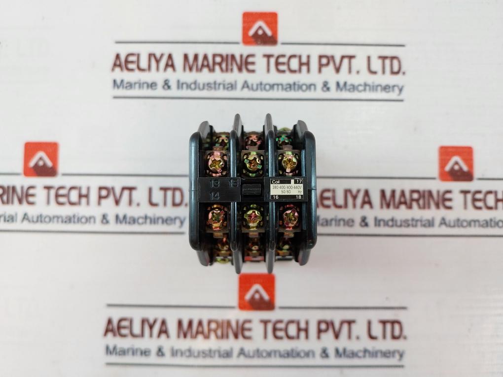 Fuji Electric Src50-2U/X (4A2B) Auxiliary Relay 380-440V 50/60Hz