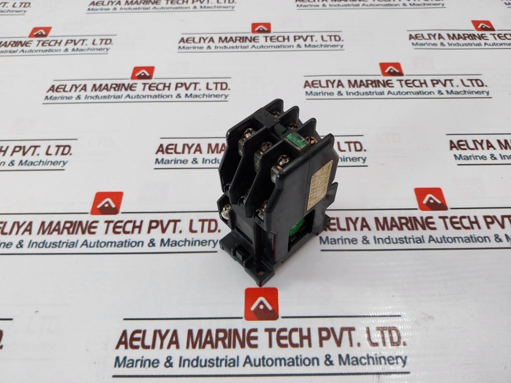 FUJI ELECTRIC SRC50-2U/X(4a2b) Magnetic Contactor 50-60Hz 100-110V