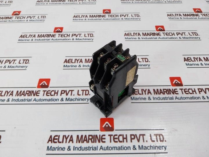 FUJI ELECTRIC SRC50-2U/X(4a2b) Magnetic Contactor 50-60Hz 100-110V