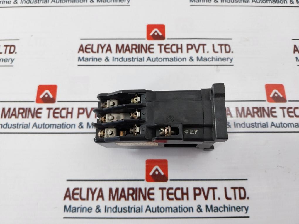 FUJI ELECTRIC SRC50-2U/X(4a2b) Magnetic Contactor 50-60Hz 100-110V