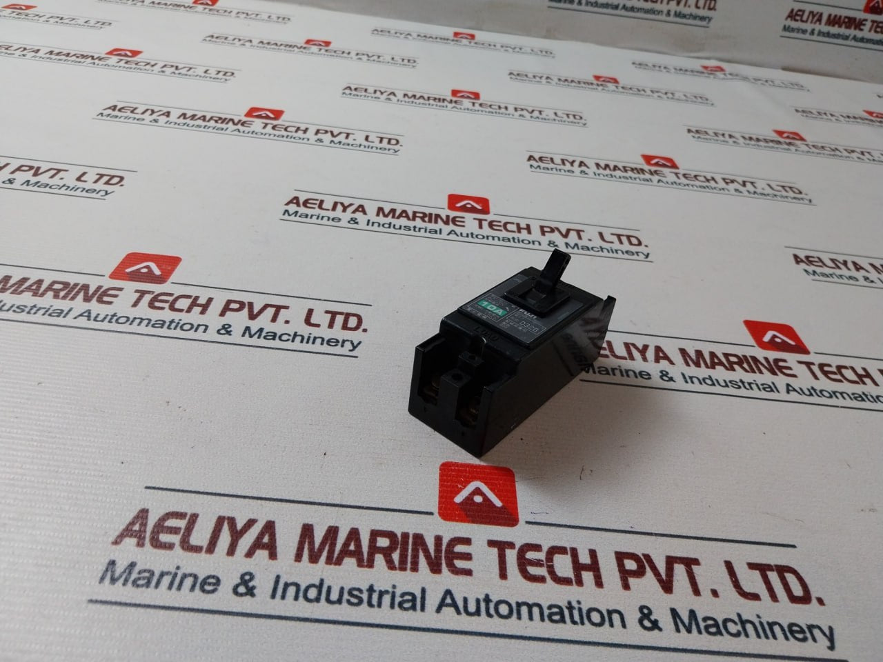 Fuji Electric D32B 2-pole Circuit Breaker Ac 220V 10A