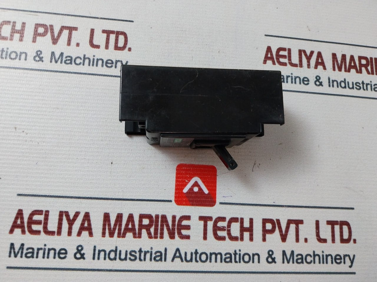 Fuji Electric D32B 2-pole Circuit Breaker Ac 220V 10A