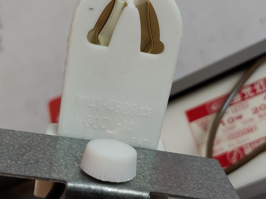 Fujii Akf-10200B1 Fluorescent Light Ballast Lamp 768015 Fl10X1 10W 200V 60Hz