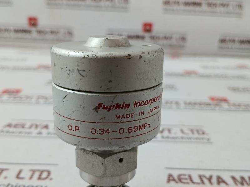 Fujikin 100083 Diaphragm Valve Type N.C. O.P. 0.34 0.69Mpa Agb6W000
