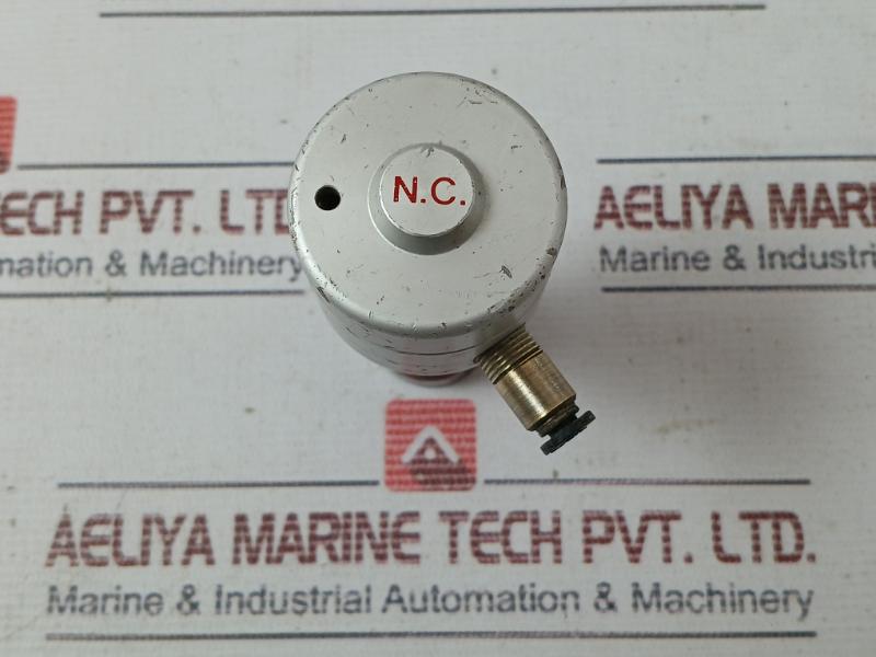Fujikin 100083 Diaphragm Valve Type N.C. O.P. 0.34 0.69Mpa Agb6W000