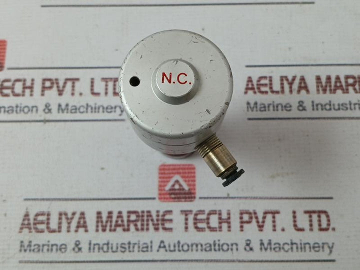 Fujikin 100083 Diaphragm Valve Type N.C. O.P. 0.34 0.69Mpa Agb6W000