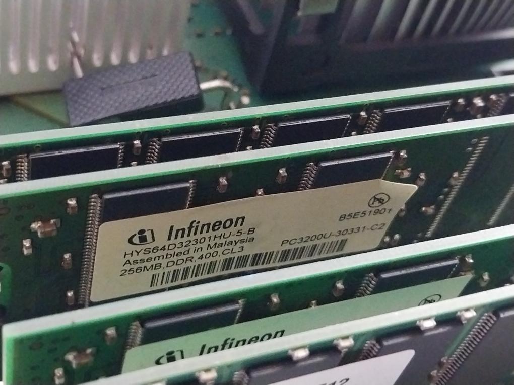 Fujitsu Siemens W26361-w65-x-04 / W26361-w65-z1-04-36 Mother Board