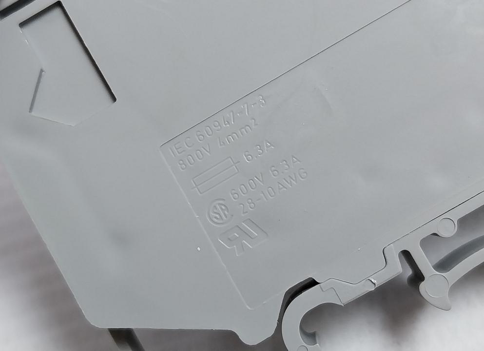 Fuse Modular Terminal Block 800V 4Mm2 Part No. Uk5-hesi Phoenix Contact (1 Box=50 Pcs)